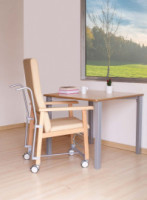Tische für Patientenzimmer