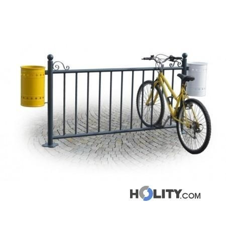 Metallabsperrung als Fahrradständer mit Abfalleimern h28739