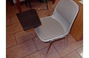 Gepolsterter und feuerfester Konferenzstuhl mit Schreibplatte h15949