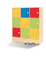 Schrank-mit-9-farbigen-Türen-für-den-Kindergarten h40229