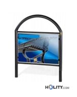 Abgrenzungsbarriere mit oberem Bogen und Werbetafel h14067