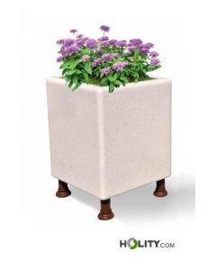 Quadratischer-Pflanzkübel-mit-Füßen-für-Stadtmobiliar-h319_106