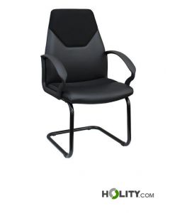 Chefsessel-mit-Kufengestell-aus-schwarzem-Stahl-und-Kunstlederbezug-h449_135