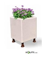 Quadratischer-Pflanzkübel-mit-Füßen-für-Stadtmobiliar-h319_106
