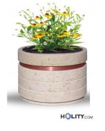 Blumenkasten-aus-Beton-als -Stadtmobiliar-h319_54